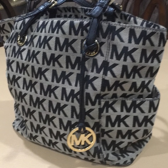 Michael Kors Handbags - AUTHENTIC!! MICHAEL KORS BAG